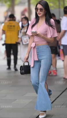 紧牛美女