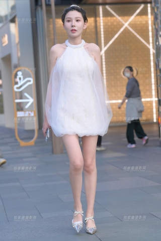 白裙美腿