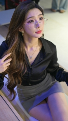 一悠悠制服美腿