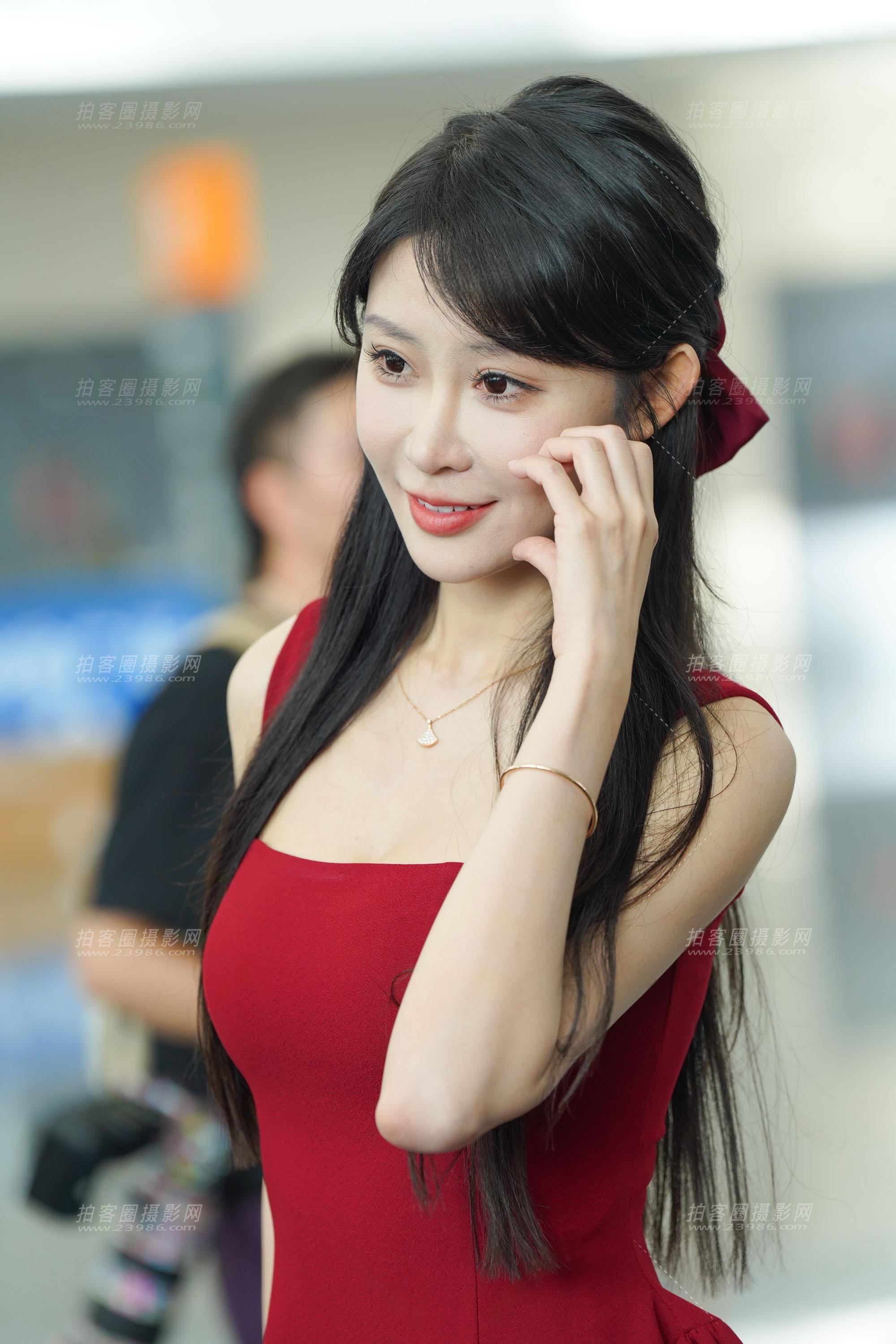 甜美红裙【原图+视频】