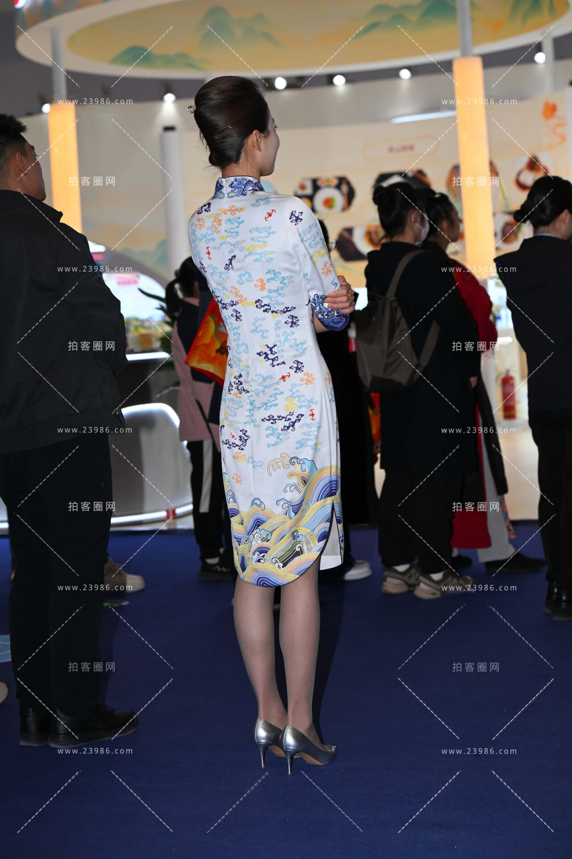 她这双玉腿是真心长啊海航空姐