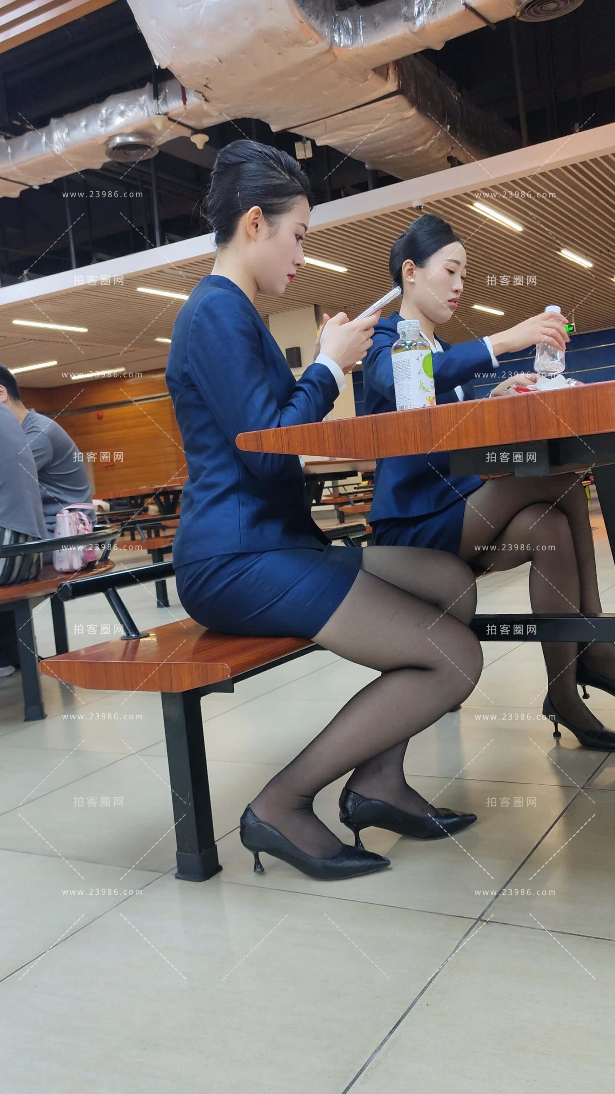 4k视频后台休息的黑丝物业案场形象身材俱佳