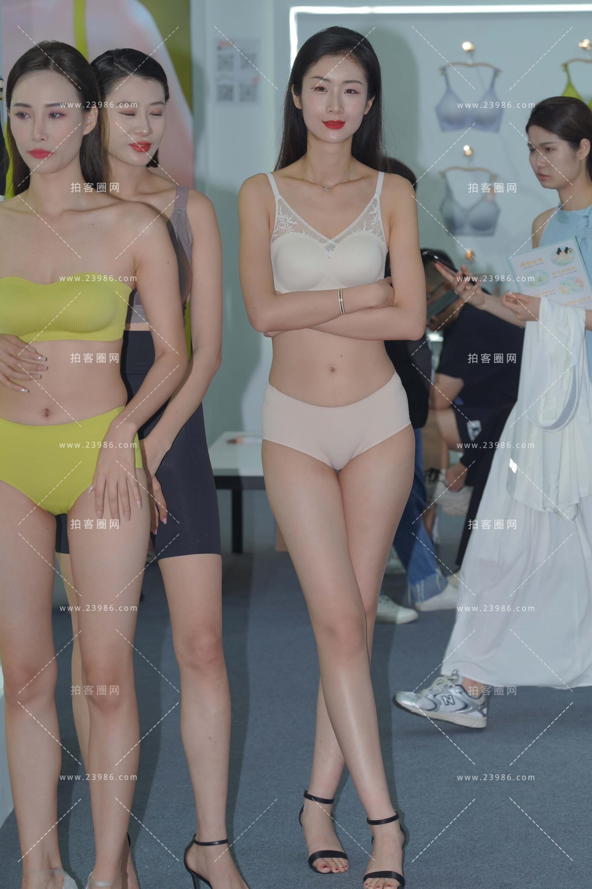 无痕内衣模特