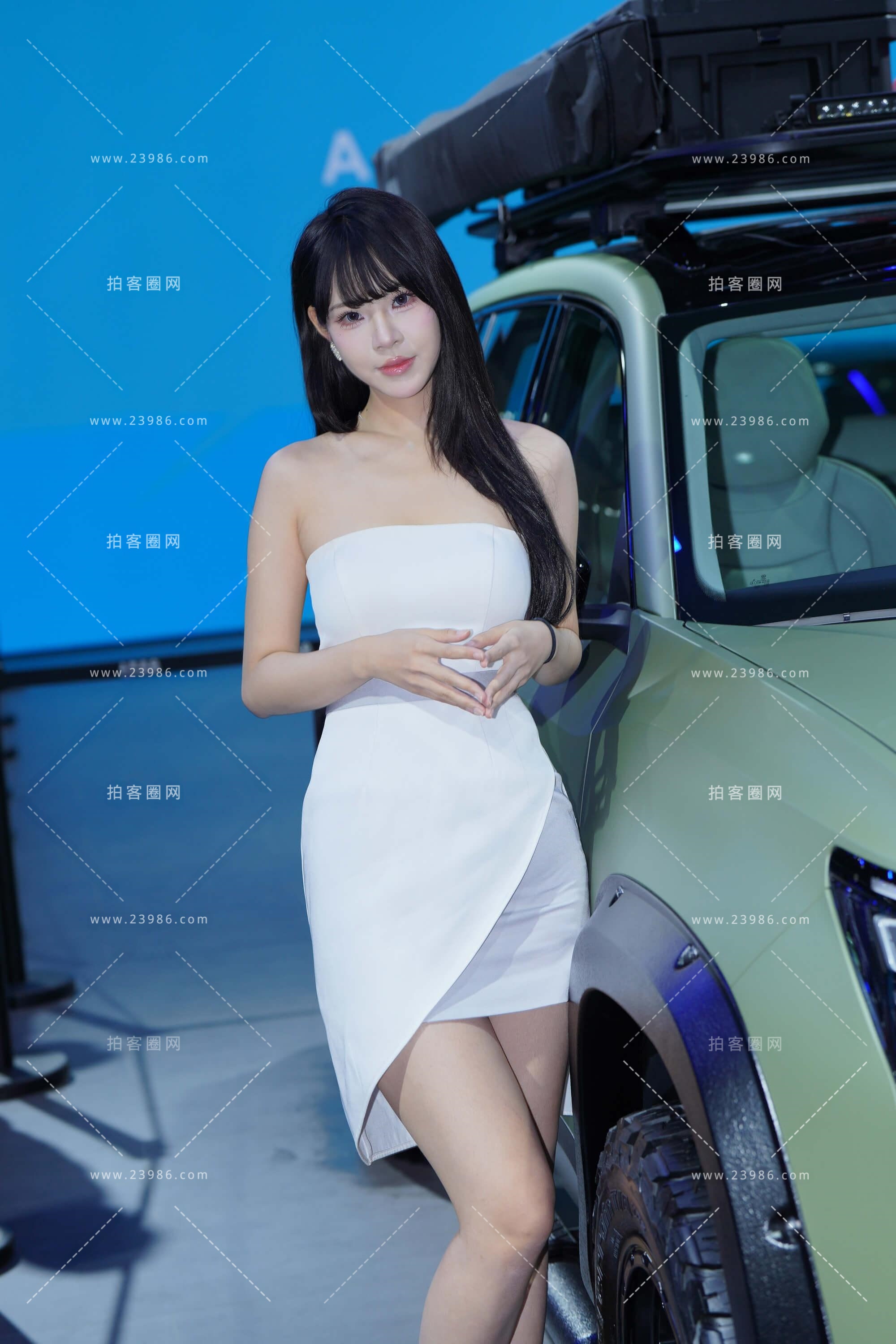 靓丽车模小姐姐