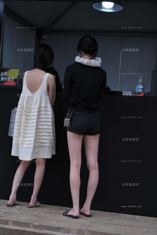 美腿热裤小妹