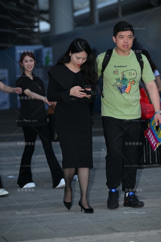 性感黑丝黑裙美女