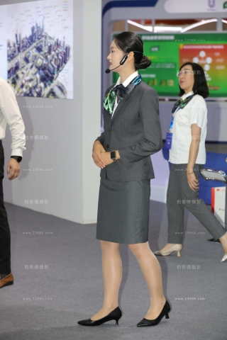 讲解员小姐姐