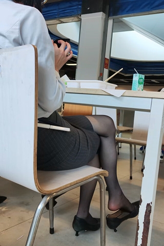 手机4k视频偶遇奥迪销售顾问灰si高跟挑xie震撼5分26秒