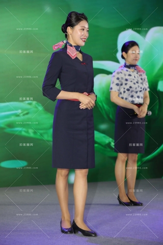资深空姐有一种成熟职业韵味美