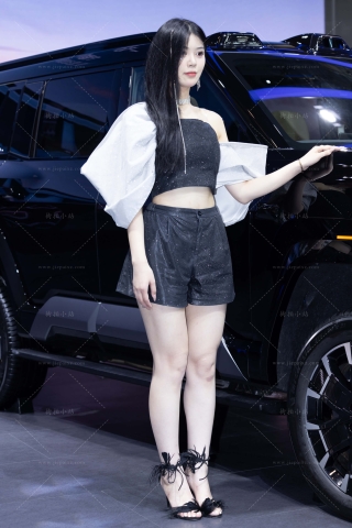 美腿车模