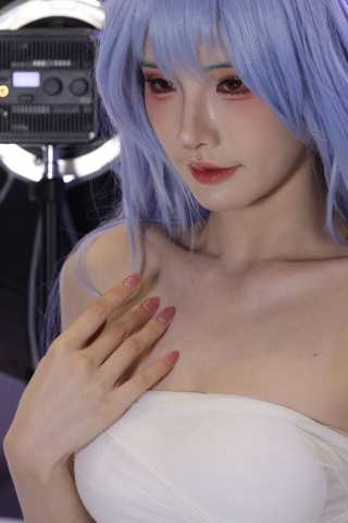 查看完整内容：抹胸短裙COS小妹 - 共23张图片