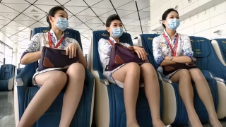 质感灰色丝高跟海航空姐按摩椅上聊天