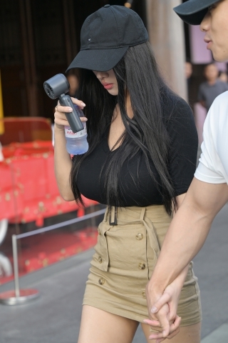 长腿美胸