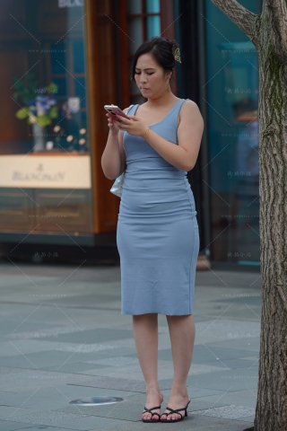 风韵的蓝色裙美腿朲槭逛街 【图片➕视频】