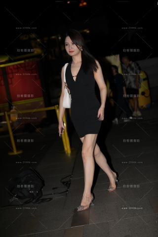 韵味的黑色裙性感美女