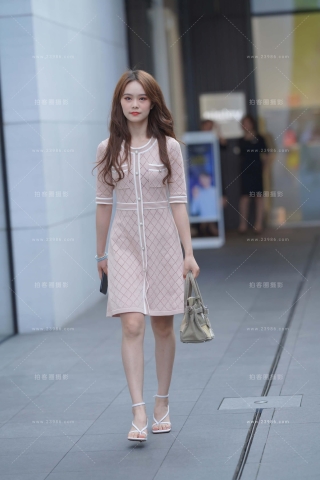 街拍连衣裙凉高小姐姐