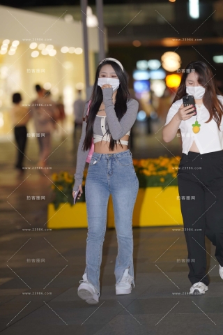 搭讪街拍牛仔裤小美妞