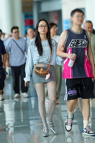 别致丝袜眼镜