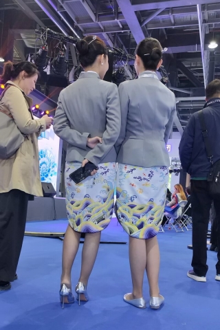 手机4k视频，海航客舱经理尖头细高跟灰丝~