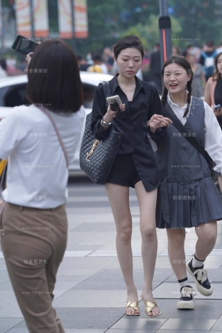美腿金色高跟