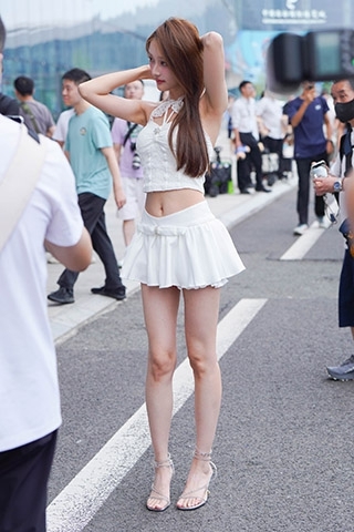 百褶裙美腿
