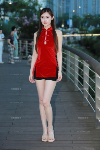 红色衣服美腿小姐姐