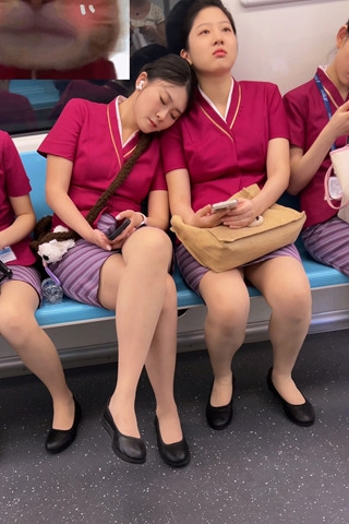 千载难逢——机场四位地勤面对面座位（有惊喜）