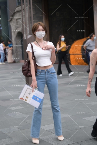 搭讪街拍牛仔裤高跟小姐姐