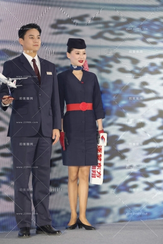 东航深灰色制服灰丝空姐