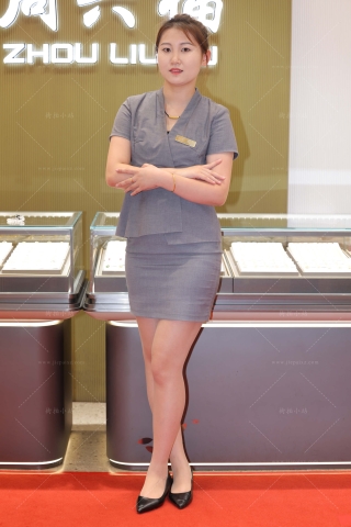 珠宝店的漂亮销售员小姐姐