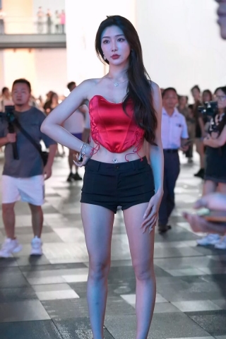 大长腿热裤美女（悠悠）