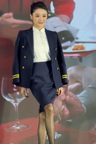 川航历代空姐制服秀
