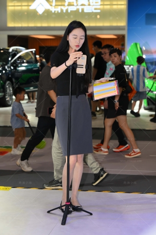 售车主播很苗条