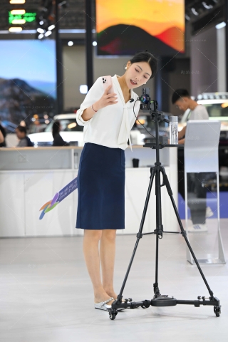 在直播的小姐姐