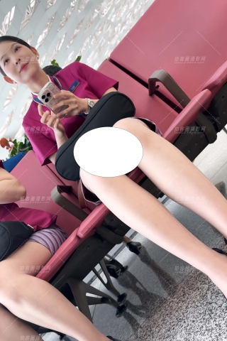 低角度拍摄南航小姐姐-限时抢购