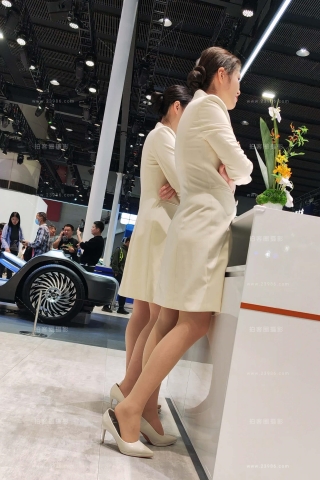 查看完整内容:4K视频,车展前台丝腿柜姐悄悄晾丝zu - 共8张图片 查看完整内容:4K视频,车展前台丝腿柜姐悄悄晾丝zu - 共8张图片