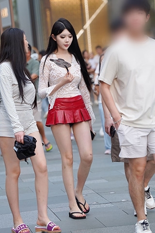 查看完整内容：短裙美腿【原图+视频】 - 共16张图片