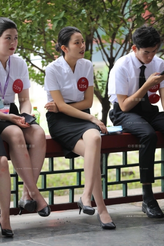 面试空姐空乘专业大学生制服肉丝挑鞋歇脚