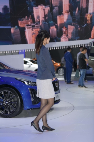 漂亮的车展导购小姐姐