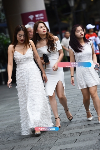 白裙高跟