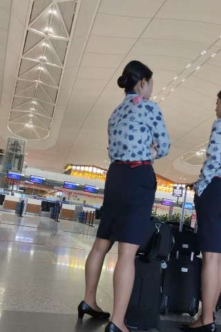 手机4k视频机场偶遇mu航空姐经典制服咖啡丝