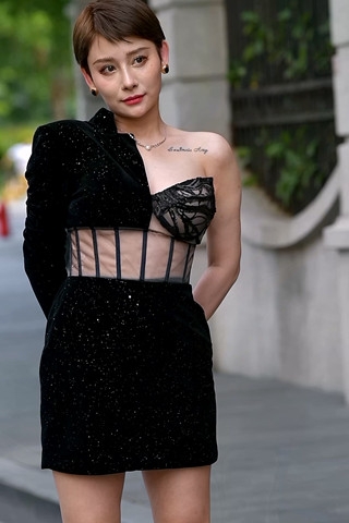 短发的成熟美姐