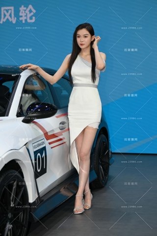 白裙玉足凉高车模