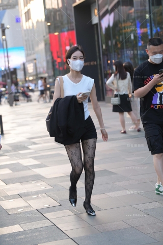 街拍韵味的网袜性感美女