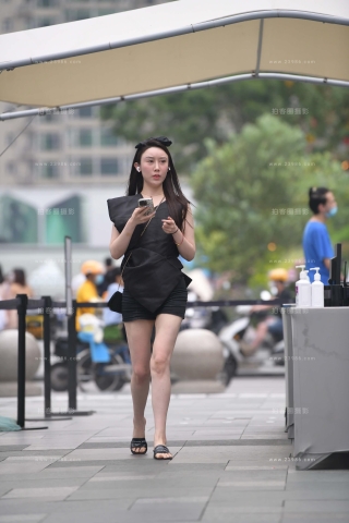 美腿黑色热裤