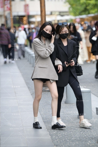 白皙美腿小姐姐