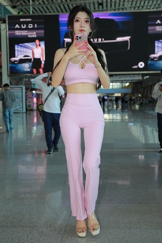 查看完整内容：BB酱粉色瑜伽裤 - 共36张图片