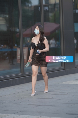 吊带裙美女