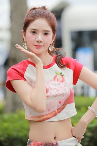 查看完整内容：短裙长腿高跟美女【原图+视频】 - 共32张图片（含视频内容）