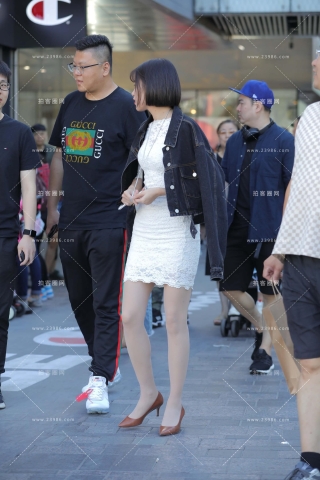 街拍包臀裙高跟美眉